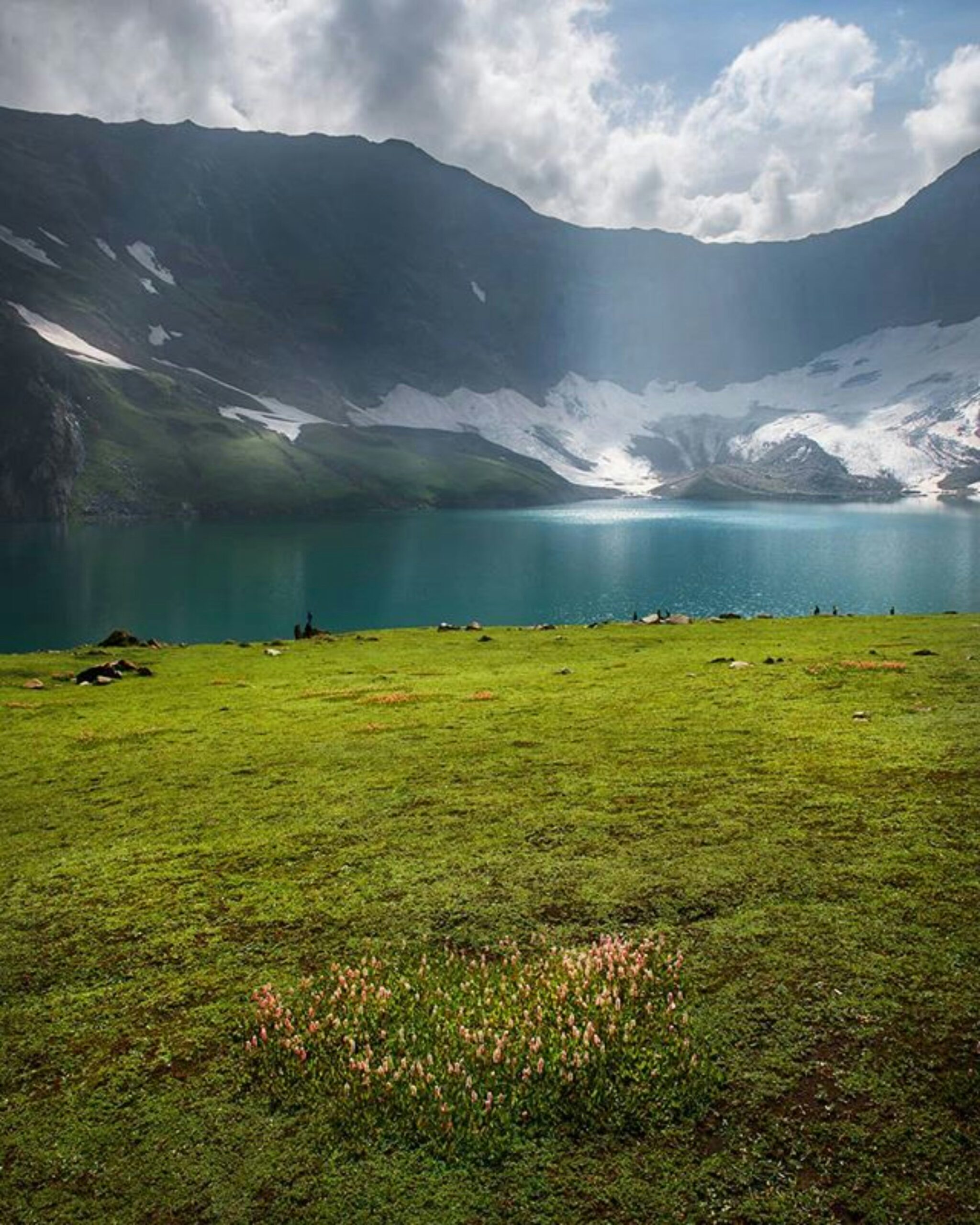 Ratti_gali_lake_karakoram_guy